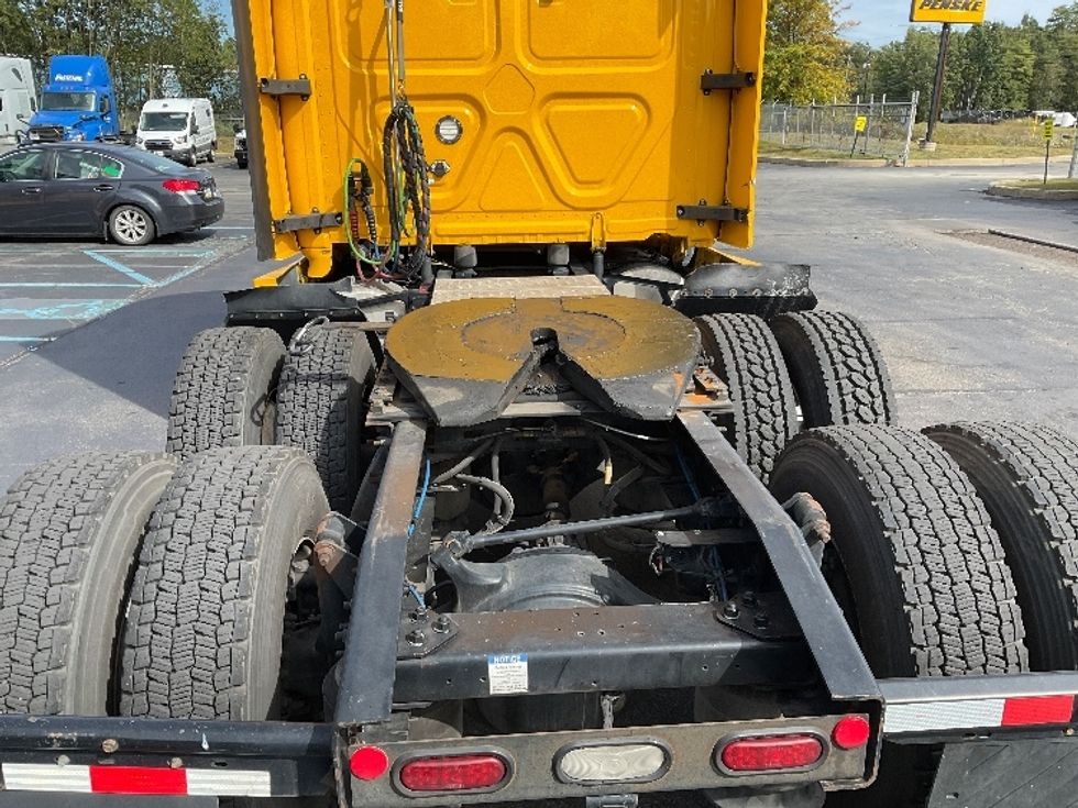 Sleeper Tractor-Heavy Duty Tractors-Freightliner-2022-T12664ST-Jessup-PA-574,894\n\t\tmiles-$ 57,500 - Image 6