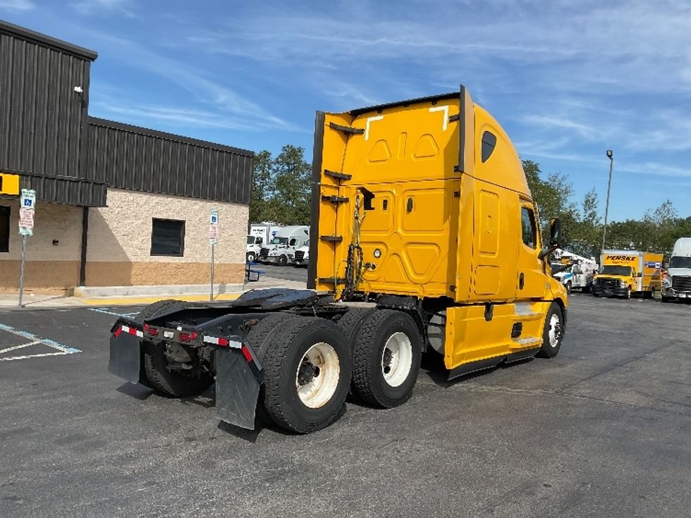 Sleeper Tractor-Heavy Duty Tractors-Freightliner-2022-T12664ST-Jessup-PA-574,894\n\t\tmiles-$ 57,500 - Image 7