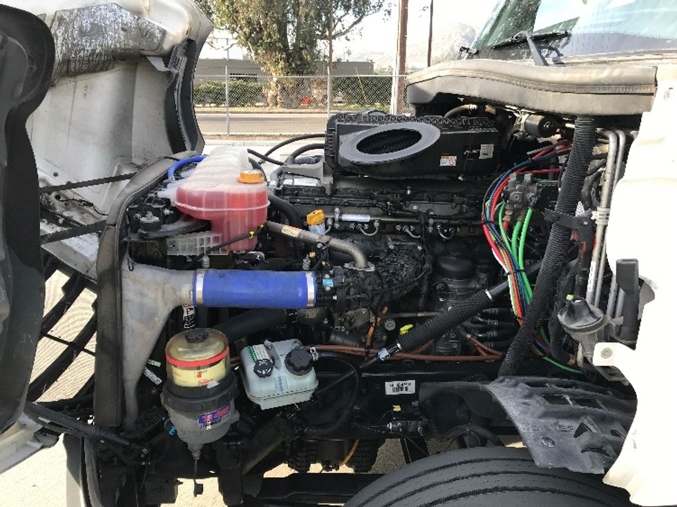 Sleeper Tractor-Heavy Duty Tractors-Freightliner-2022-T12664ST-Jurupa Valley-CA-565,632\n\t\tmiles-$ 67,000 - Image 17