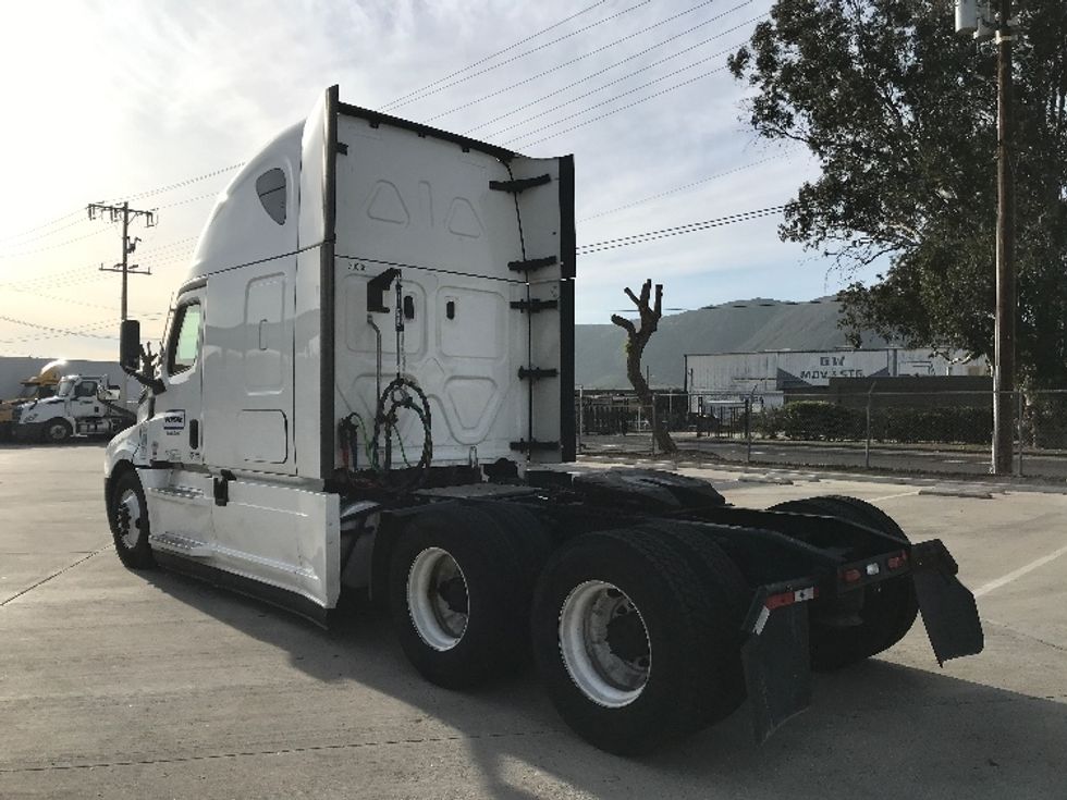 Sleeper Tractor-Heavy Duty Tractors-Freightliner-2022-T12664ST-Jurupa Valley-CA-565,632\n\t\tmiles-$ 67,000 - Image 5
