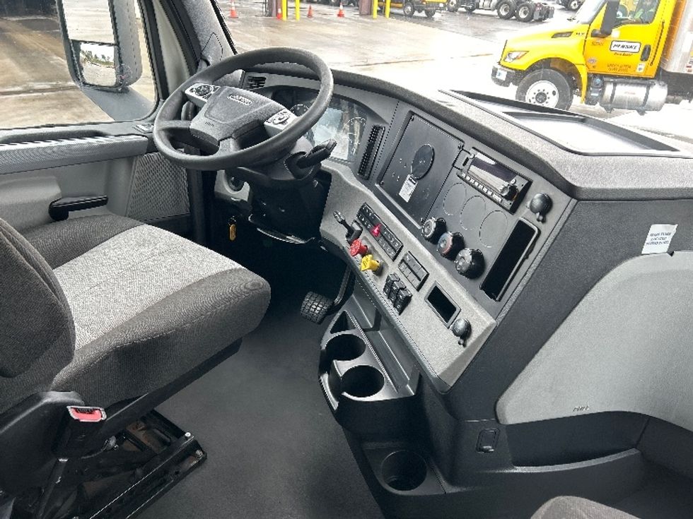 Sleeper Tractor-Heavy Duty Tractors-Freightliner-2022-T12664ST-Jurupa Valley-CA-629,600\n\t\tmiles-$ 60,000 - Image 14