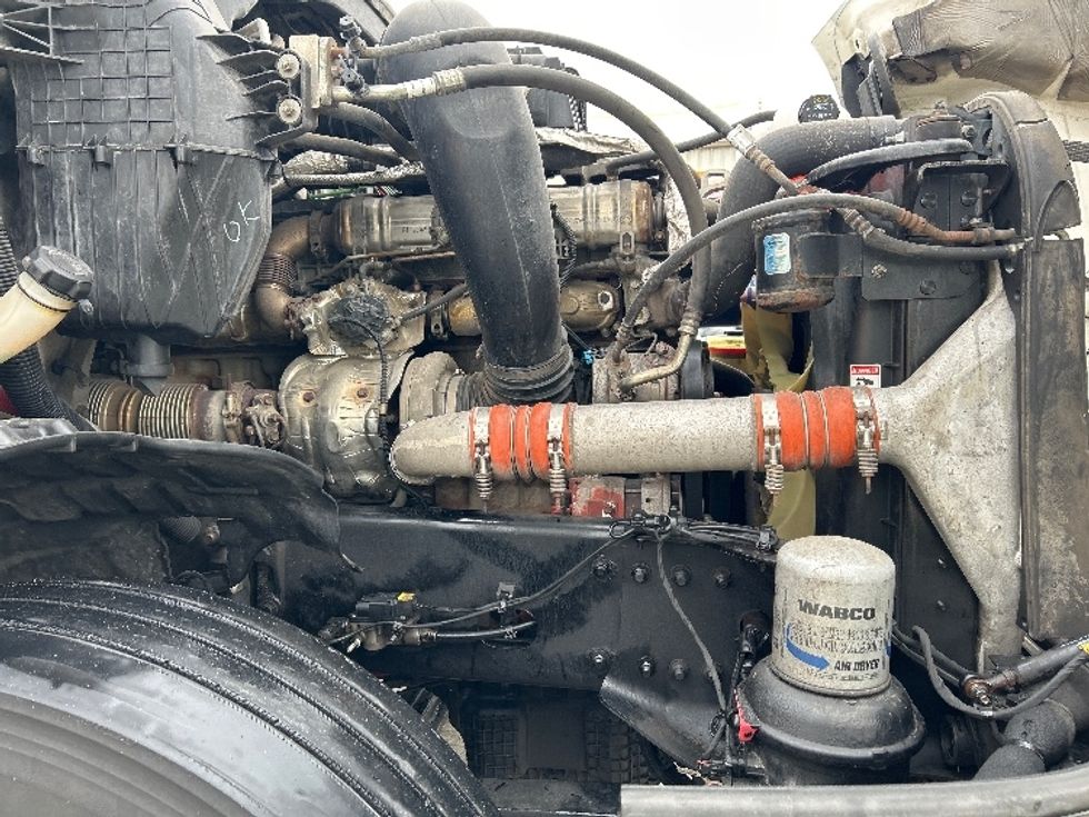 Sleeper Tractor-Heavy Duty Tractors-Freightliner-2022-T12664ST-Jurupa Valley-CA-629,600\n\t\tmiles-$ 60,000 - Image 19