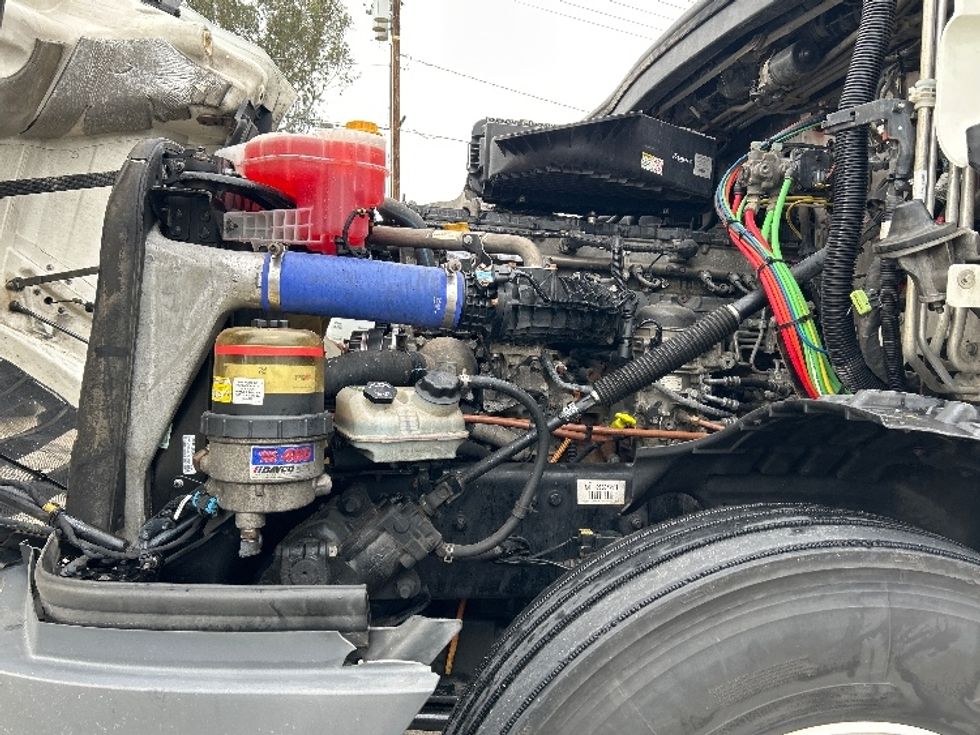 Sleeper Tractor-Heavy Duty Tractors-Freightliner-2022-T12664ST-Jurupa Valley-CA-629,600\n\t\tmiles-$ 60,000 - Image 20