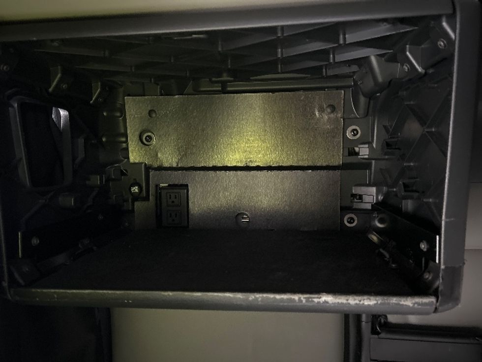 Sleeper Tractor-Heavy Duty Tractors-Freightliner-2022-T12664ST-Jurupa Valley-CA-629,600\n\t\tmiles-$ 60,000 - Image 21