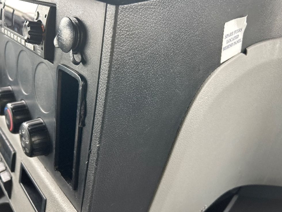 Sleeper Tractor-Heavy Duty Tractors-Freightliner-2022-T12664ST-Jurupa Valley-CA-629,600\n\t\tmiles-$ 60,000 - Image 23