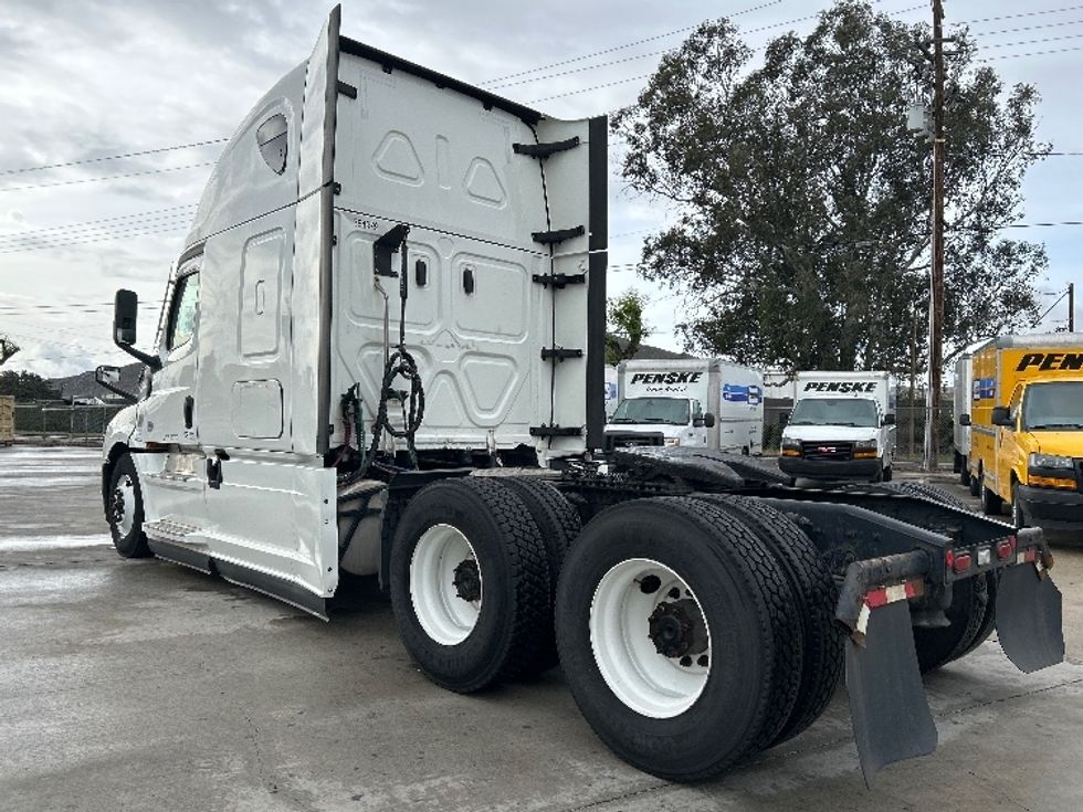Sleeper Tractor-Heavy Duty Tractors-Freightliner-2022-T12664ST-Jurupa Valley-CA-629,600\n\t\tmiles-$ 60,000 - Image 5
