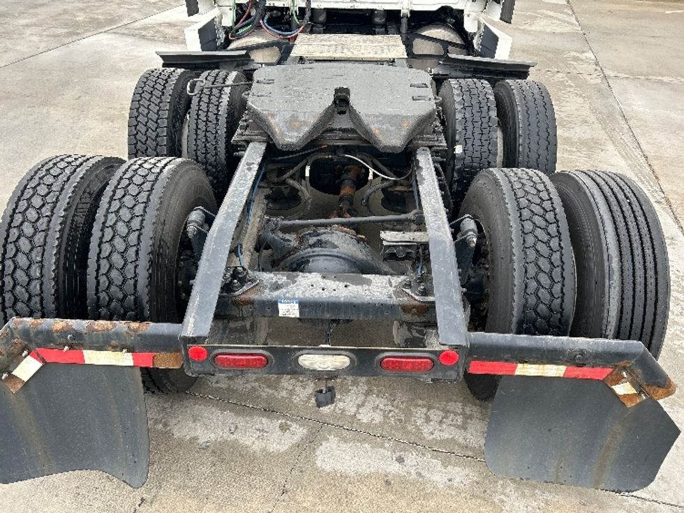 Sleeper Tractor-Heavy Duty Tractors-Freightliner-2022-T12664ST-Jurupa Valley-CA-629,600\n\t\tmiles-$ 60,000 - Image 6