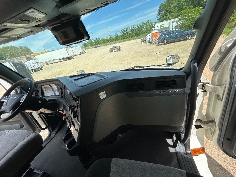 Sleeper Tractor-Heavy Duty Tractors-Freightliner-2022-T12664ST-Kalamazoo-MI-547,330\n\t\tmiles-$ 64,250 - Image 14