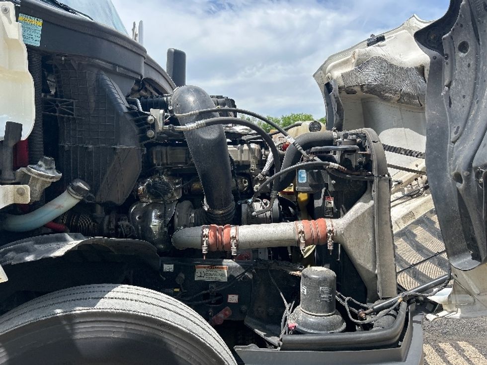 Sleeper Tractor-Heavy Duty Tractors-Freightliner-2022-T12664ST-Kalamazoo-MI-547,330\n\t\tmiles-$ 64,250 - Image 20