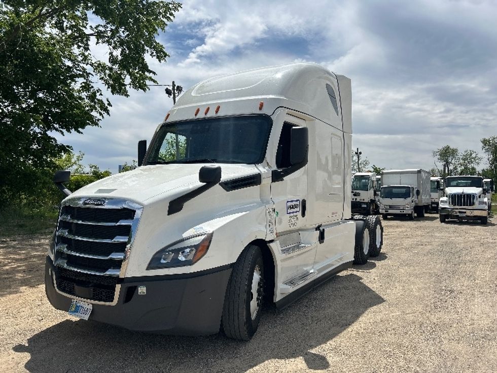 Sleeper Tractor-Heavy Duty Tractors-Freightliner-2022-T12664ST-Kalamazoo-MI-547,330\n\t\tmiles-$ 64,250 - Image 3