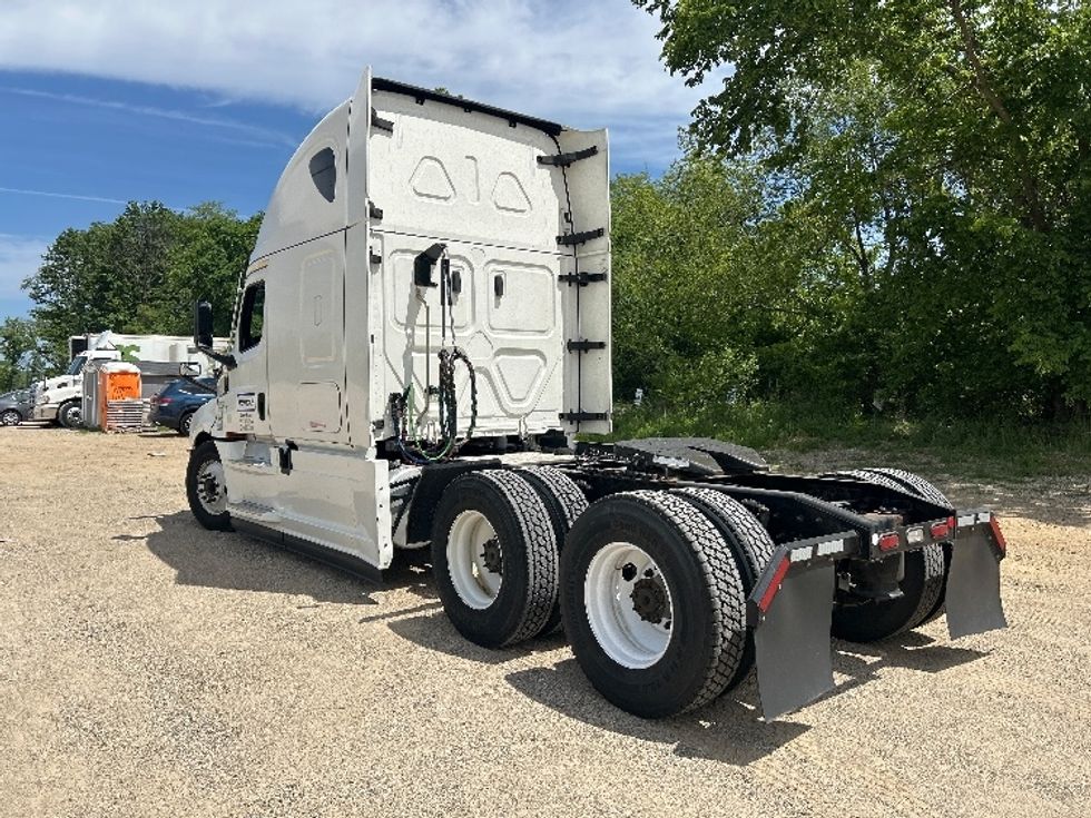 Sleeper Tractor-Heavy Duty Tractors-Freightliner-2022-T12664ST-Kalamazoo-MI-547,330\n\t\tmiles-$ 64,250 - Image 5