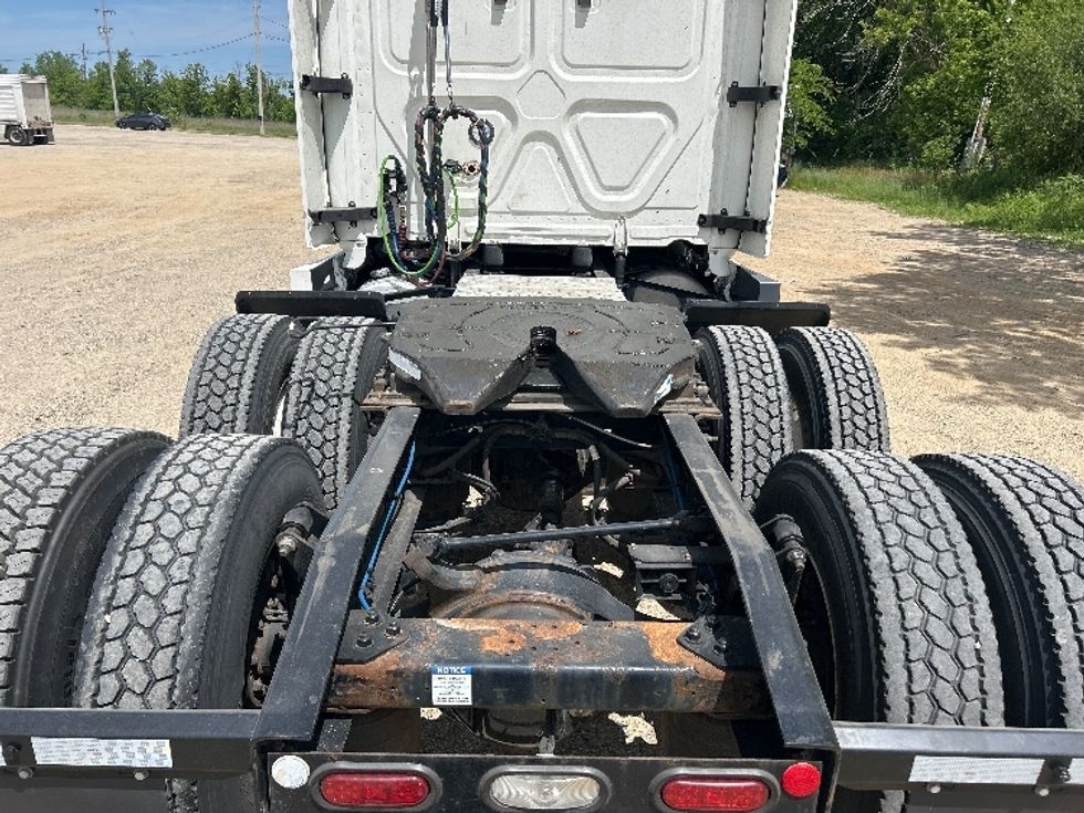 Sleeper Tractor-Heavy Duty Tractors-Freightliner-2022-T12664ST-Kalamazoo-MI-547,330\n\t\tmiles-$ 64,250 - Image 6
