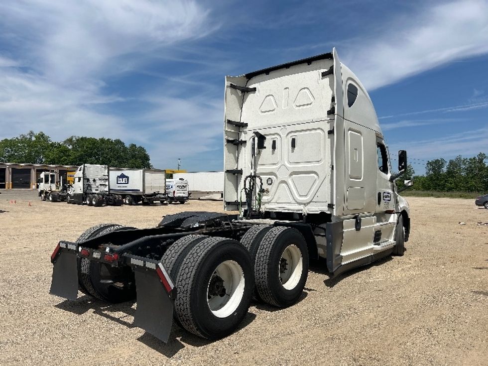 Sleeper Tractor-Heavy Duty Tractors-Freightliner-2022-T12664ST-Kalamazoo-MI-547,330\n\t\tmiles-$ 64,250 - Image 7