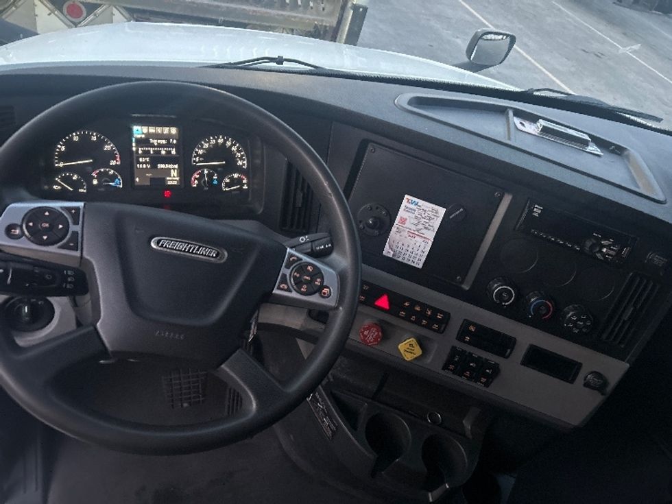 Sleeper Tractor-Heavy Duty Tractors-Freightliner-2022-T12664ST-Kansas City-MO-288,501\n\t\tmiles-$ 92,250 - Image 11