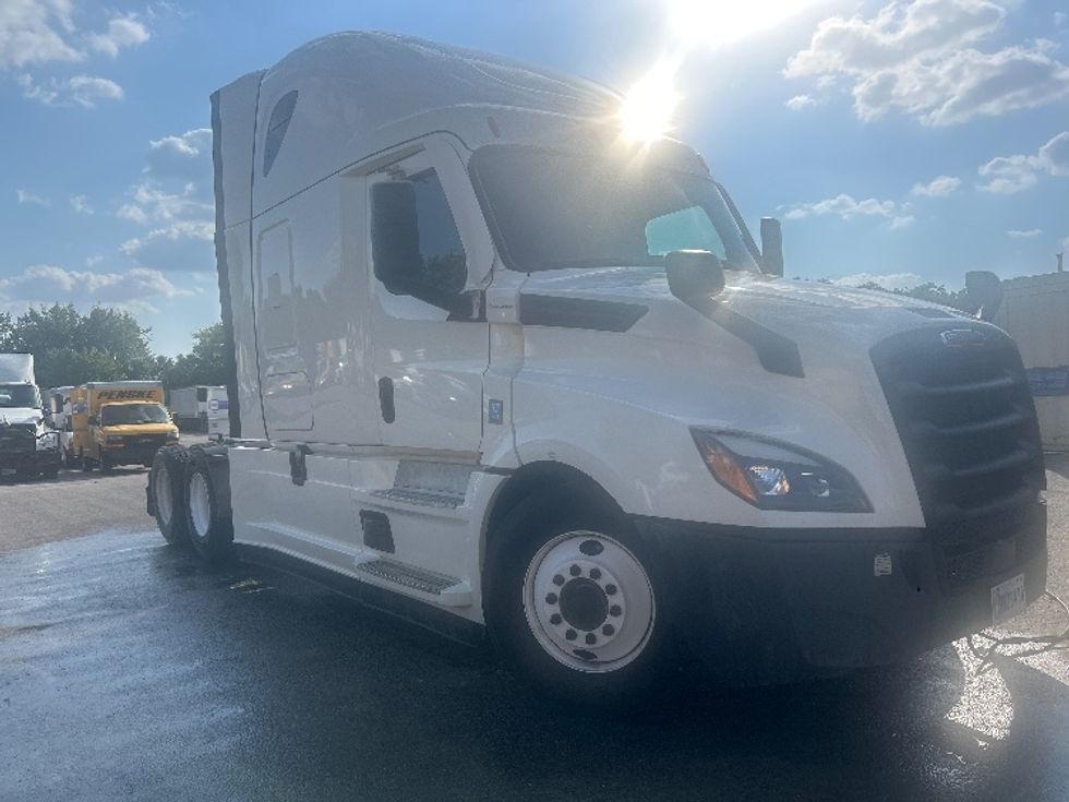 Sleeper Tractor-Heavy Duty Tractors-Freightliner-2022-T12664ST-Kansas City-MO-288,501\n\t\tmiles-$ 92,250 - Image 3