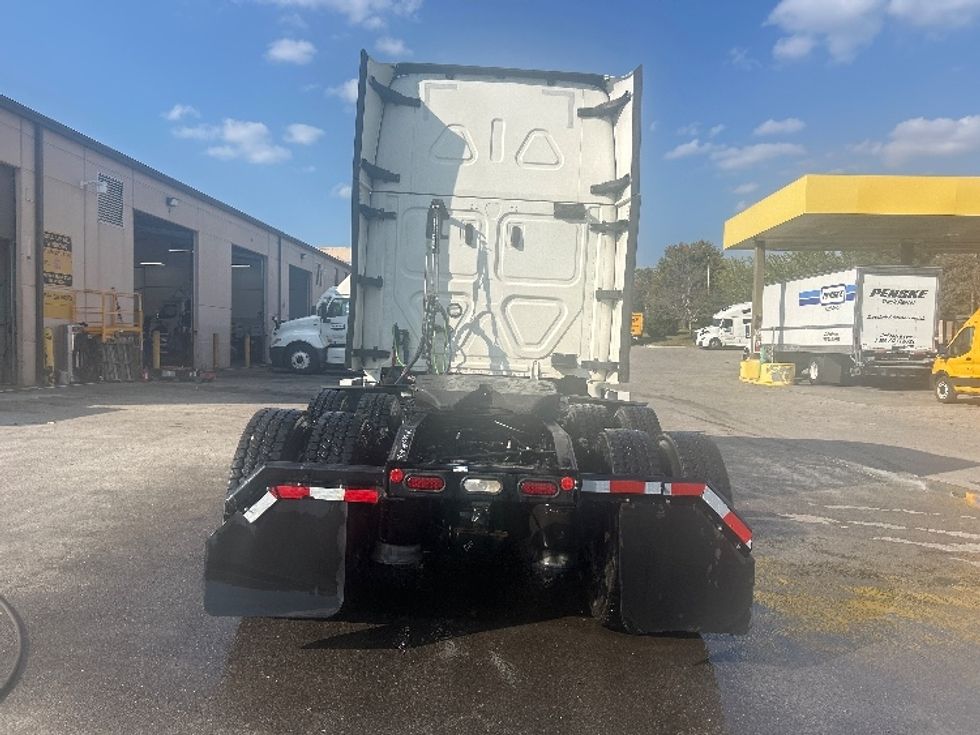 Sleeper Tractor-Heavy Duty Tractors-Freightliner-2022-T12664ST-Kansas City-MO-288,501\n\t\tmiles-$ 92,250 - Image 6