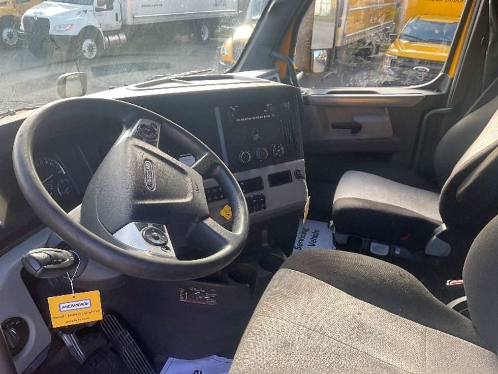 Sleeper Tractor-Heavy Duty Tractors-Freightliner-2022-T12664ST-Kansas City-MO-396,612\n\t\tmiles-$ 76,500 - Image 10