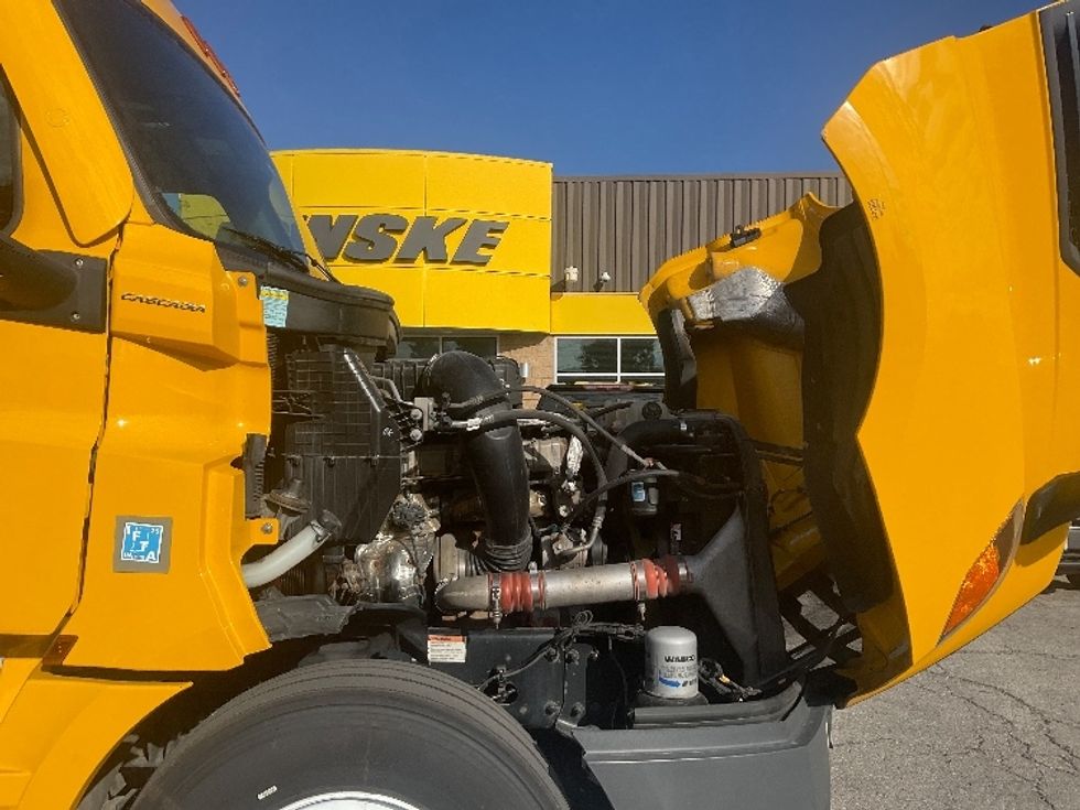 Sleeper Tractor-Heavy Duty Tractors-Freightliner-2022-T12664ST-Kansas City-MO-396,612\n\t\tmiles-$ 76,500 - Image 20