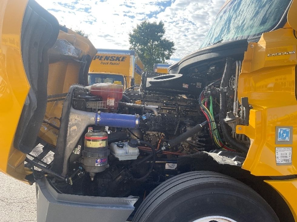 Sleeper Tractor-Heavy Duty Tractors-Freightliner-2022-T12664ST-Kansas City-MO-396,612\n\t\tmiles-$ 76,500 - Image 21