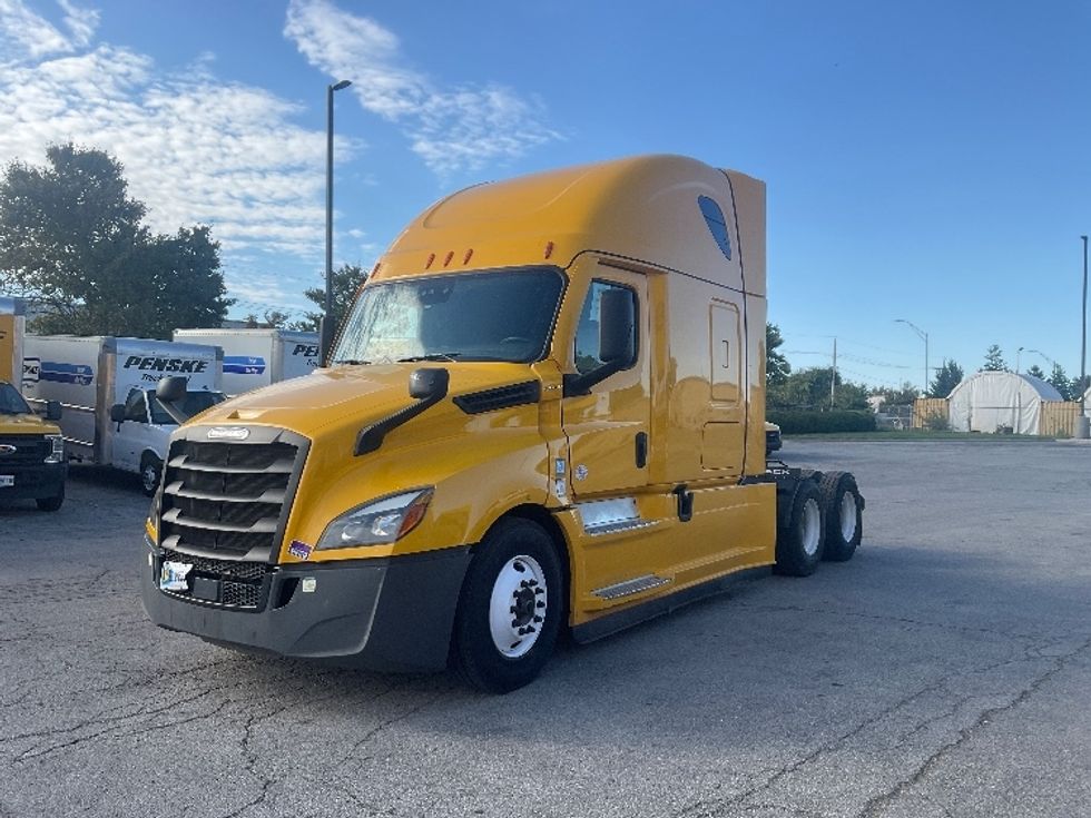 Sleeper Tractor-Heavy Duty Tractors-Freightliner-2022-T12664ST-Kansas City-MO-396,612\n\t\tmiles-$ 76,500 - Image 3