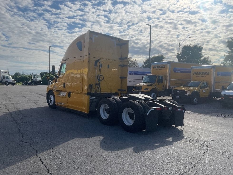 Sleeper Tractor-Heavy Duty Tractors-Freightliner-2022-T12664ST-Kansas City-MO-396,612\n\t\tmiles-$ 76,500 - Image 5
