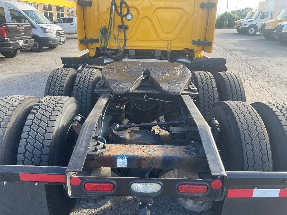 Sleeper Tractor-Heavy Duty Tractors-Freightliner-2022-T12664ST-Kansas City-MO-396,612\n\t\tmiles-$ 76,500 - Image 6