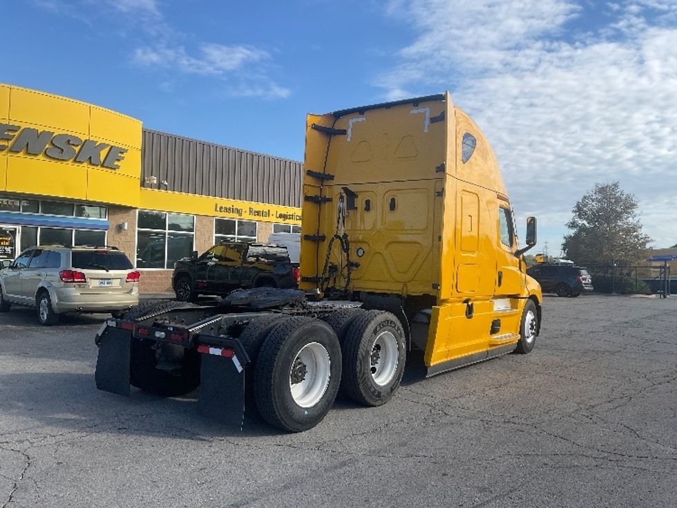 Sleeper Tractor-Heavy Duty Tractors-Freightliner-2022-T12664ST-Kansas City-MO-396,612\n\t\tmiles-$ 76,500 - Image 7