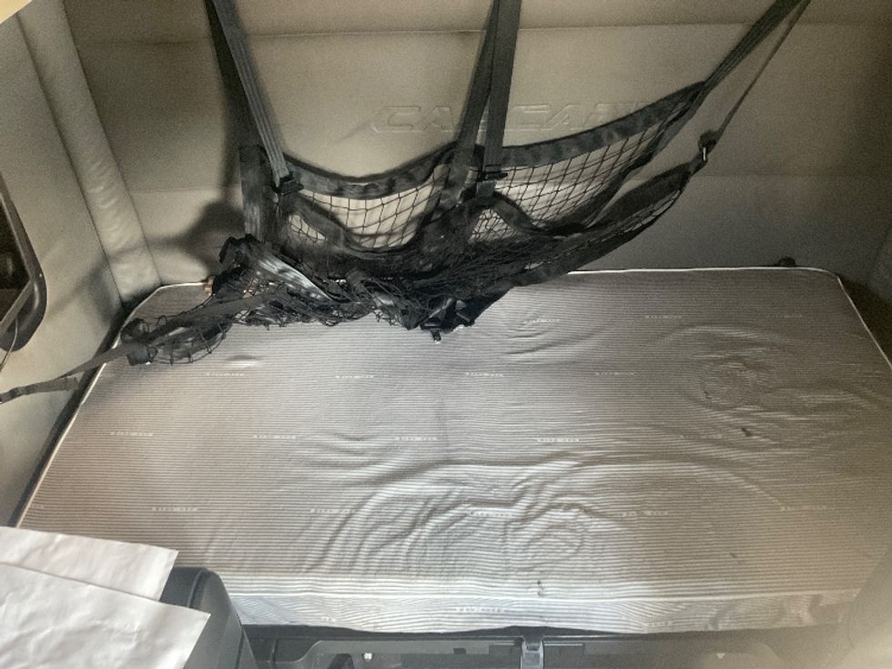 Sleeper Tractor-Heavy Duty Tractors-Freightliner-2022-T12664ST-Kansas City-MO-540,741\n\t\tmiles-$ 68,750 - Image 17