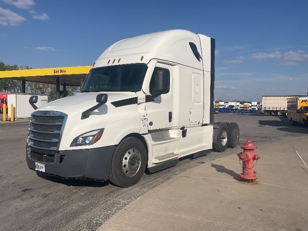 2022 Freightliner Cascadia 126" Sleeper Cab photo 3