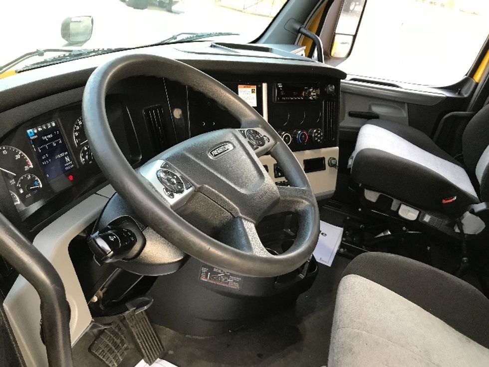 Sleeper Tractor-Heavy Duty Tractors-Freightliner-2022-T12664ST-Kansas City-MO-558,808\n\t\tmiles-$ 57,500 - Image 10