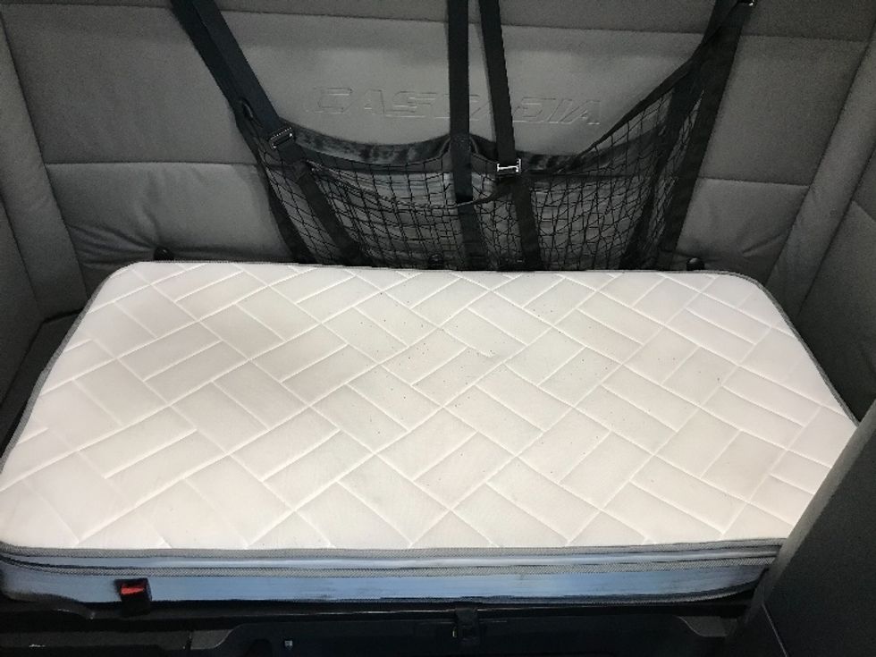 Sleeper Tractor-Heavy Duty Tractors-Freightliner-2022-T12664ST-Kansas City-MO-558,808\n\t\tmiles-$ 57,500 - Image 17