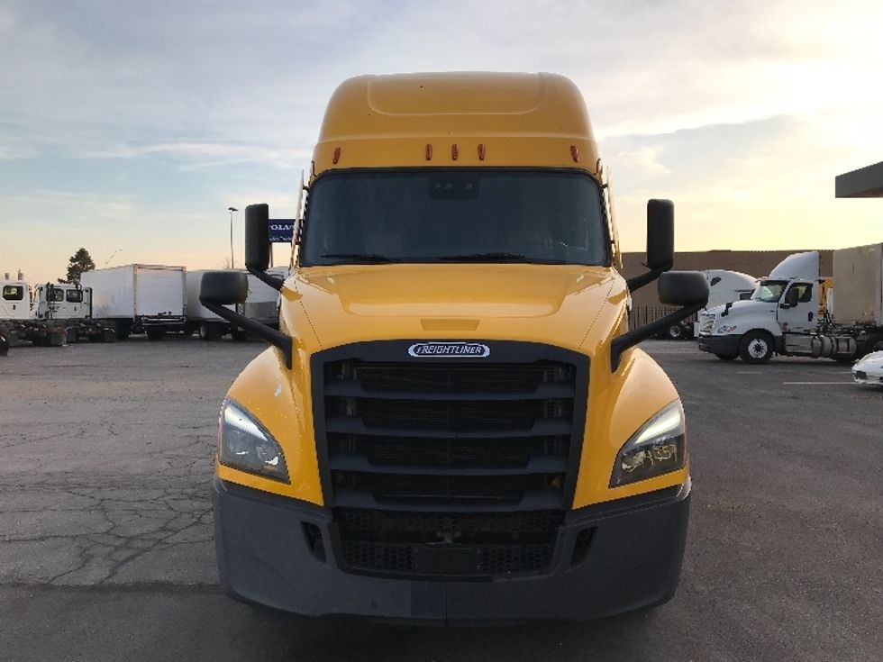 Sleeper Tractor-Heavy Duty Tractors-Freightliner-2022-T12664ST-Kansas City-MO-558,808\n\t\tmiles-$ 57,500 - Image 2