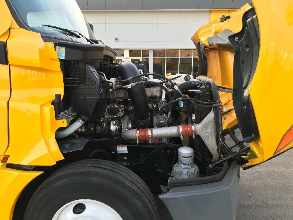 Sleeper Tractor-Heavy Duty Tractors-Freightliner-2022-T12664ST-Kansas City-MO-558,808\n\t\tmiles-$ 57,500 - Image 20