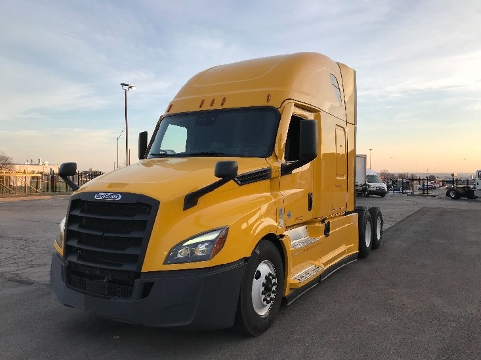 Sleeper Tractor-Heavy Duty Tractors-Freightliner-2022-T12664ST-Kansas City-MO-558,808\n\t\tmiles-$ 57,500 - Image 3