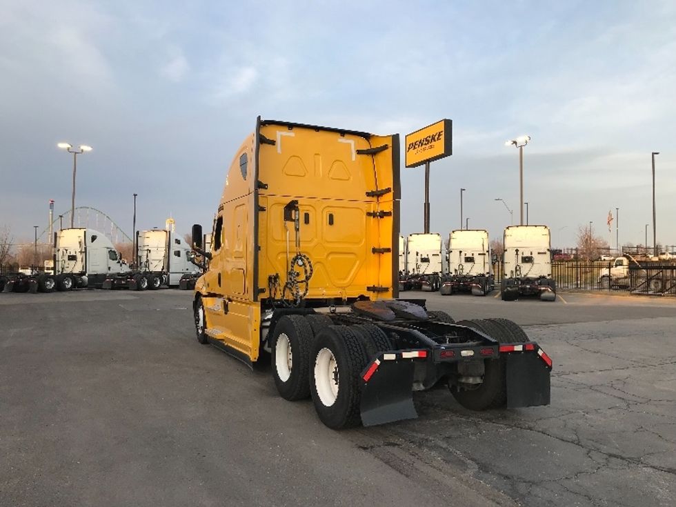 Sleeper Tractor-Heavy Duty Tractors-Freightliner-2022-T12664ST-Kansas City-MO-558,808\n\t\tmiles-$ 57,500 - Image 5