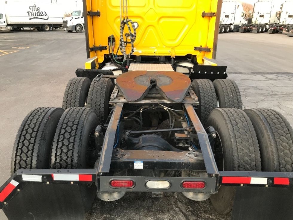 Sleeper Tractor-Heavy Duty Tractors-Freightliner-2022-T12664ST-Kansas City-MO-558,808\n\t\tmiles-$ 57,500 - Image 6