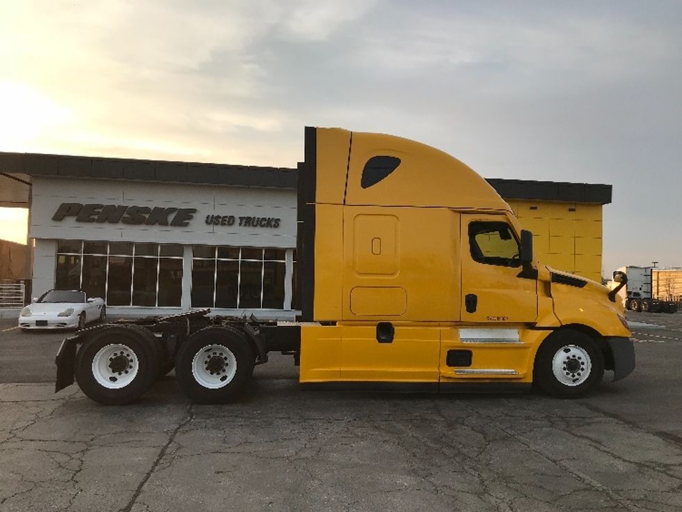 Sleeper Tractor-Heavy Duty Tractors-Freightliner-2022-T12664ST-Kansas City-MO-558,808\n\t\tmiles-$ 57,500 - Image 8