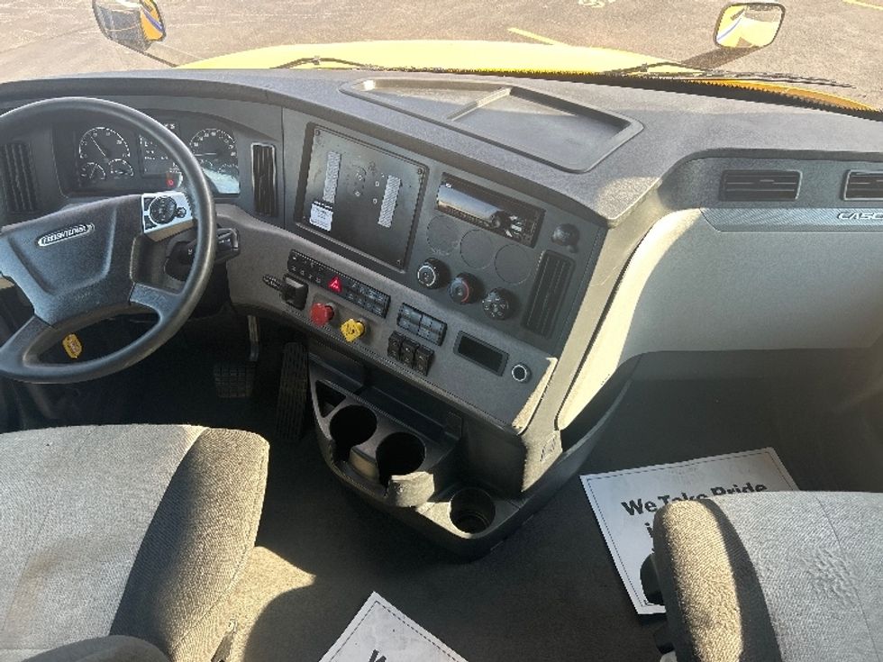Sleeper Tractor-Heavy Duty Tractors-Freightliner-2022-T12664ST-Kansas City-MO-609,450\n\t\tmiles-$ 64,000 - Image 12