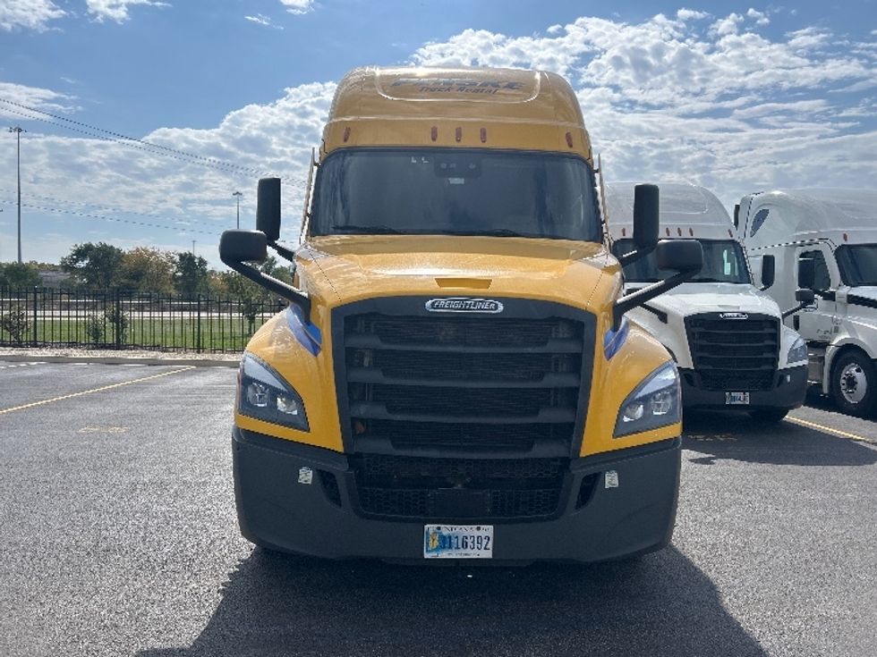 Sleeper Tractor-Heavy Duty Tractors-Freightliner-2022-T12664ST-Kansas City-MO-609,450\n\t\tmiles-$ 64,000 - Image 2