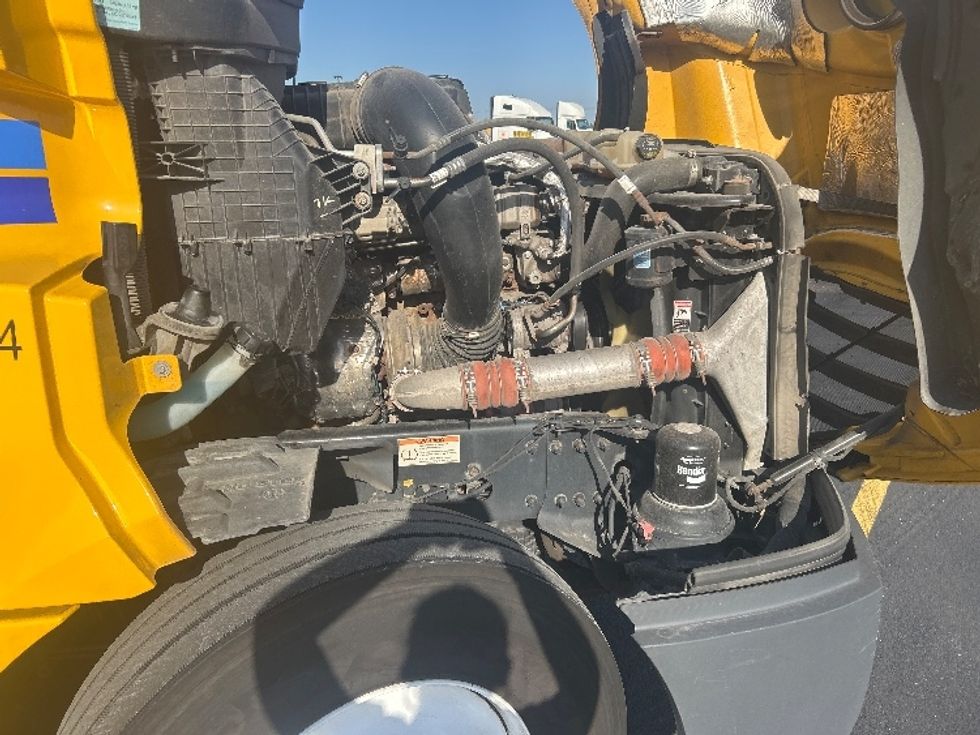 Sleeper Tractor-Heavy Duty Tractors-Freightliner-2022-T12664ST-Kansas City-MO-609,450\n\t\tmiles-$ 64,000 - Image 20