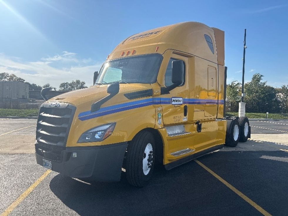 Sleeper Tractor-Heavy Duty Tractors-Freightliner-2022-T12664ST-Kansas City-MO-609,450\n\t\tmiles-$ 64,000 - Image 3