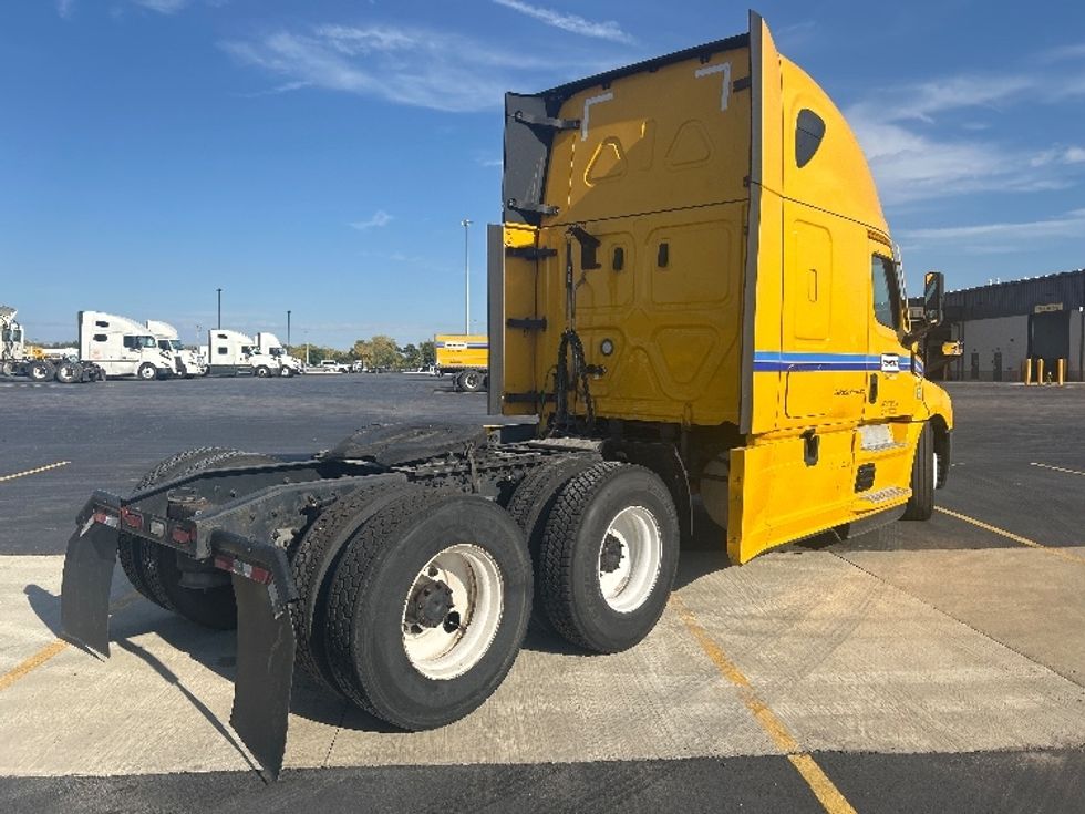 Sleeper Tractor-Heavy Duty Tractors-Freightliner-2022-T12664ST-Kansas City-MO-609,450\n\t\tmiles-$ 64,000 - Image 7