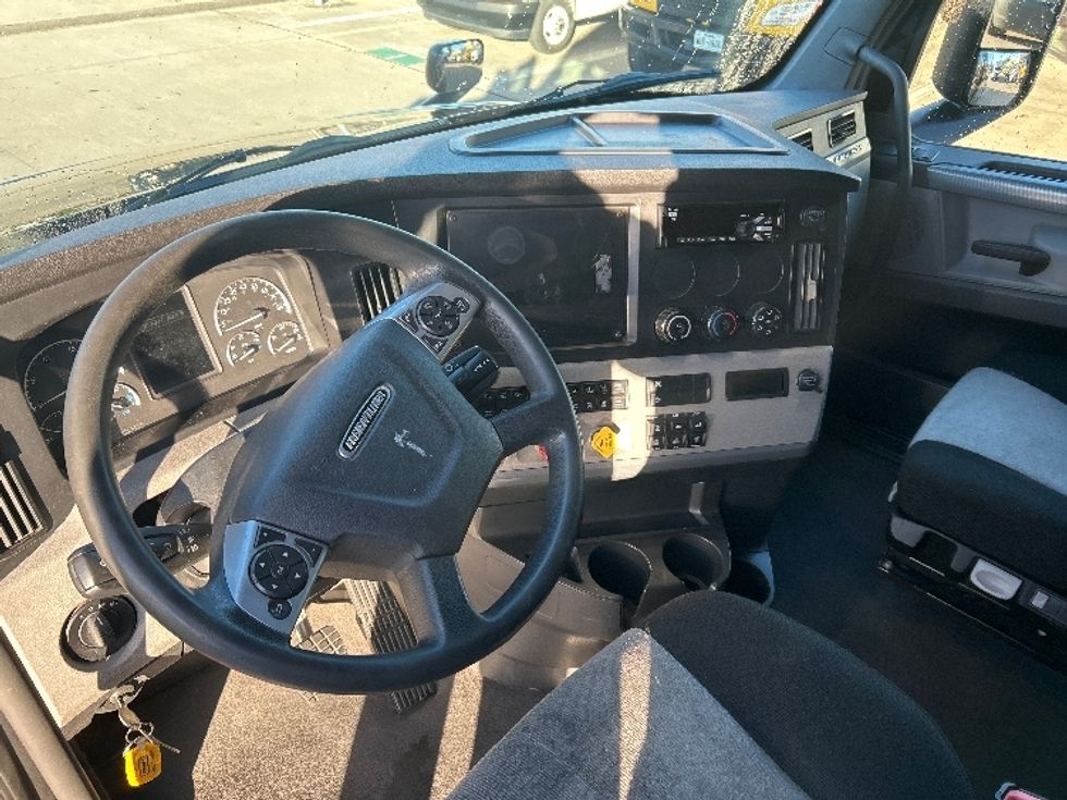 Sleeper Tractor-Heavy Duty Tractors-Freightliner-2022-T12664ST-Katy-TX-410,333\n\t\tmiles-$ 79,750 - Image 10