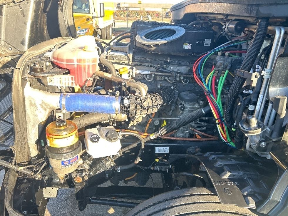 Sleeper Tractor-Heavy Duty Tractors-Freightliner-2022-T12664ST-Katy-TX-410,333\n\t\tmiles-$ 79,750 - Image 21