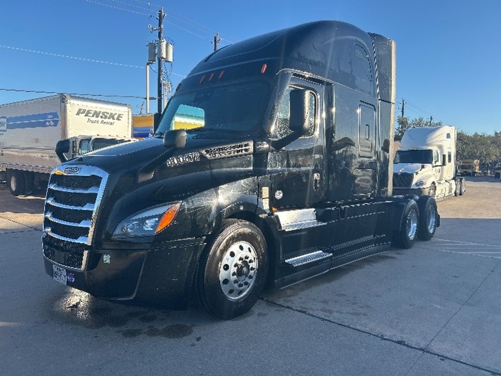 Sleeper Tractor-Heavy Duty Tractors-Freightliner-2022-T12664ST-Katy-TX-410,333\n\t\tmiles-$ 79,750 - Image 3