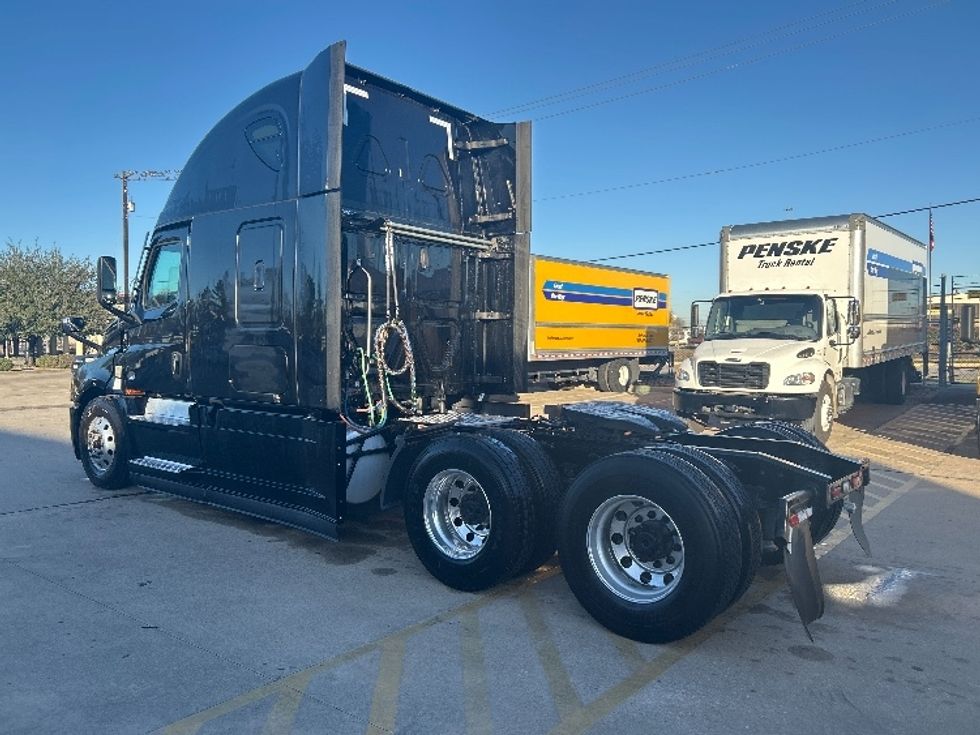 Sleeper Tractor-Heavy Duty Tractors-Freightliner-2022-T12664ST-Katy-TX-410,333\n\t\tmiles-$ 79,750 - Image 5