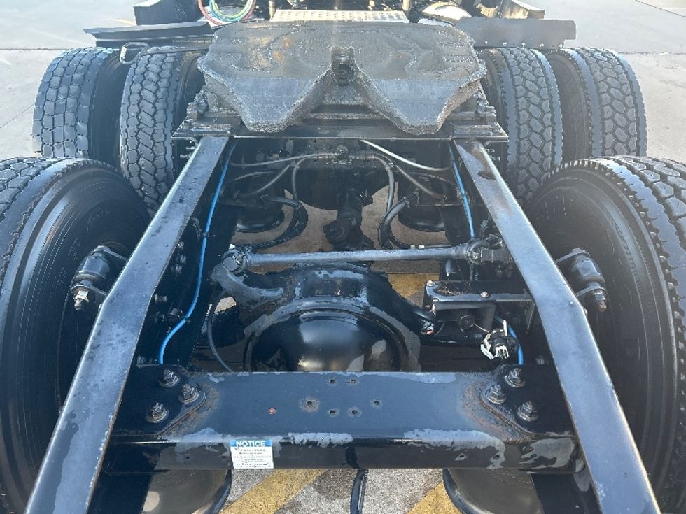 Sleeper Tractor-Heavy Duty Tractors-Freightliner-2022-T12664ST-Katy-TX-410,333\n\t\tmiles-$ 79,750 - Image 6