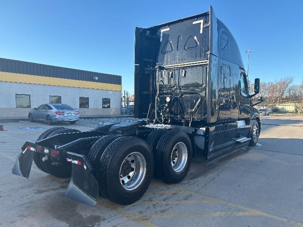 Sleeper Tractor-Heavy Duty Tractors-Freightliner-2022-T12664ST-Katy-TX-410,333\n\t\tmiles-$ 79,750 - Image 7