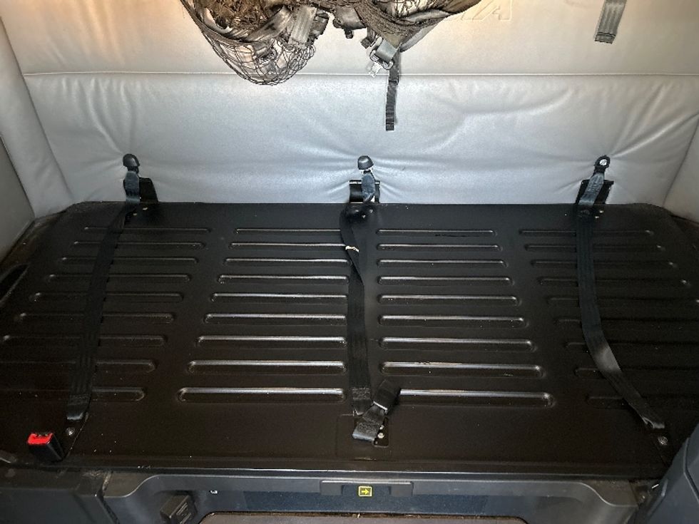 Sleeper Tractor-Heavy Duty Tractors-Freightliner-2022-T12664ST-Katy-TX-481,901\n\t\tmiles-$ 71,250 - Image 17