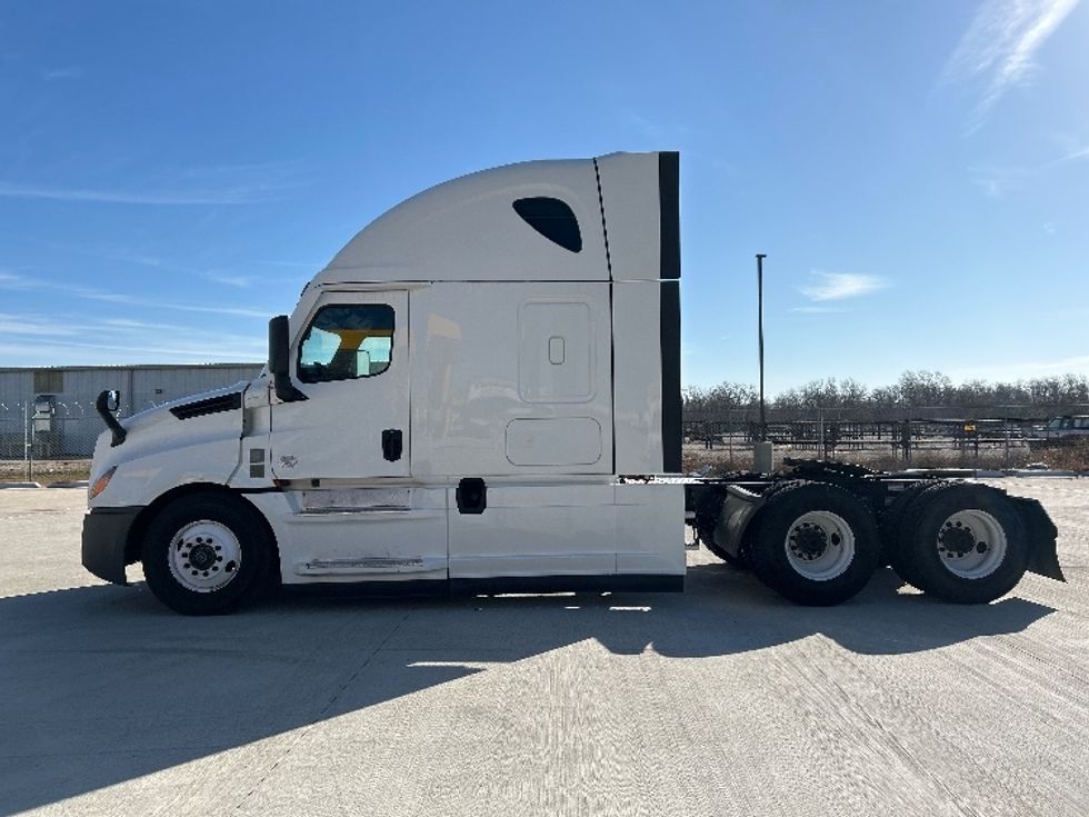 Sleeper Tractor-Heavy Duty Tractors-Freightliner-2022-T12664ST-Katy-TX-481,901\n\t\tmiles-$ 71,250 - Image 4